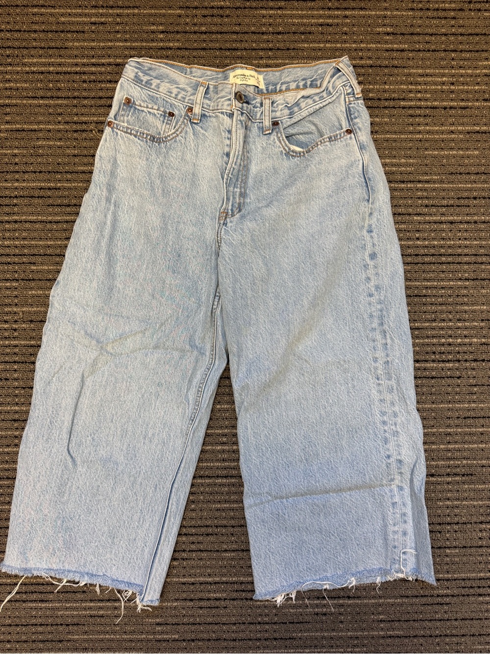 Abercrombie & Fitch Light Blue High-Rise Crop Jeans